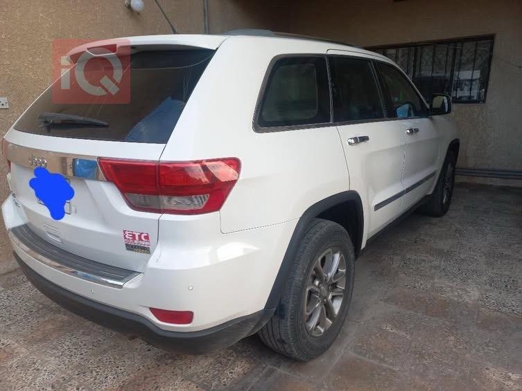 جیپ گراند شیرۆکی